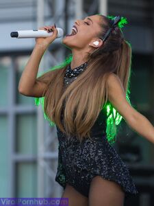 Ariana Grande Nude Leaks photo 94