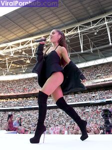 Ariana Grande Nude Leaks photo 99