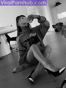 Ariana Grande Nude Leaks photo 103