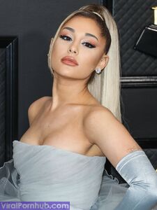 Ariana Grande Nude Leaks photo 135