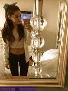 Ariana Grande Nude Leaks photo 142