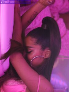 Ariana Grande Nude Leaks photo 161