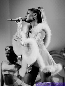 Ariana Grande Nude Leaks photo 188