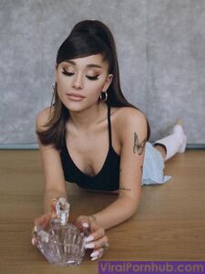 Ariana Grande Nude Leaks photo 190