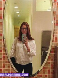 Bonnie Wright Nude Photos Leaked photo 2