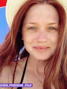 Bonnie Wright Nude Photos Leaked photo 16