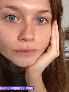 Bonnie Wright Nude Photos Leaked photo 17