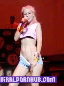 Yolandi Visser Naked Photos Leaked photo 14