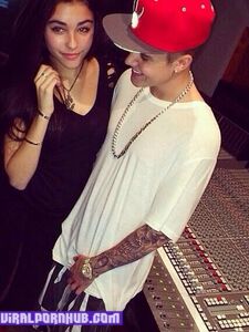 Madison Beer Nude Photos Leaked photo 13