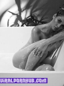 Genevieve Morton Nude Photos Leaked photo 11