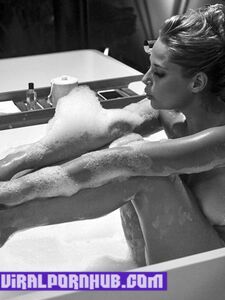 Genevieve Morton Nude Photos Leaked photo 15