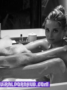 Genevieve Morton Nude Photos Leaked photo 18