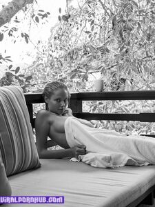 Genevieve Morton Nude Photos Leaked photo 38