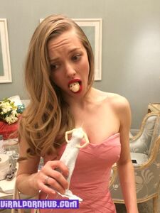 Amanda Seyfried Nude Photos And Sex Tape Leaked photo 24