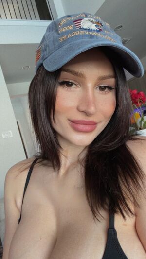 Fandy Nude Photos photo 3