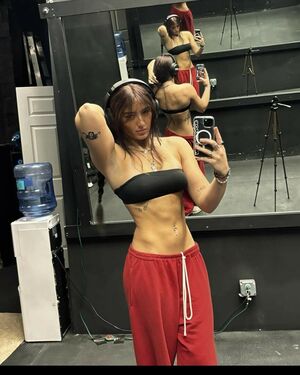 Ellie Moore Nude Photos photo 9