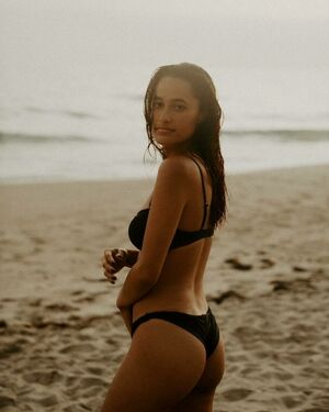 Carlieevall Nude Photos photo 18