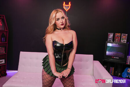 Zoey Uso Nude Photos photo 51
