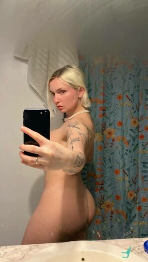 Zoie Burgher Nude Photos photo 105