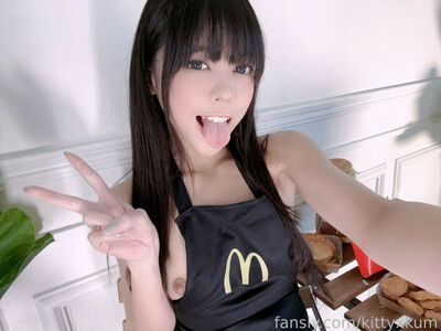 Kitty Kum Nude Photos photo 1