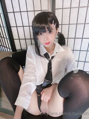 Kitty Kum Nude Photos photo 10