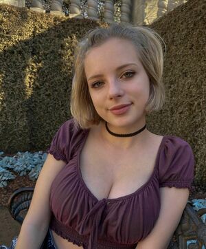 Bunni Emmie Nude Photos photo 10
