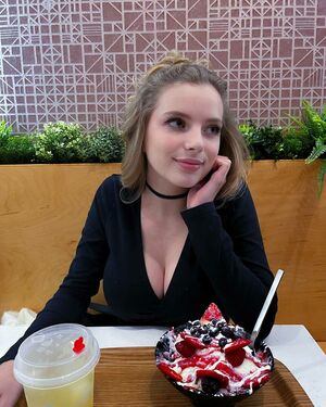 Bunni Emmie Nude Photos photo 15