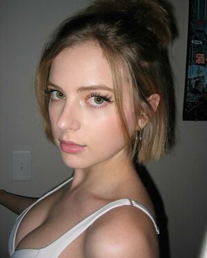 Bunni Emmie Nude Photos photo 20