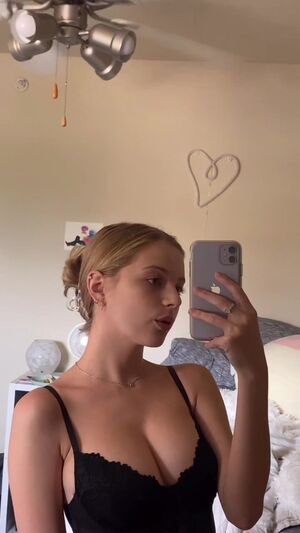 Bunni Emmie Nude Photos photo 44
