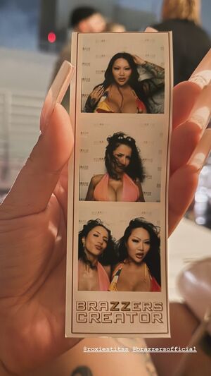 Roxie Sinner Nude Photos photo 3