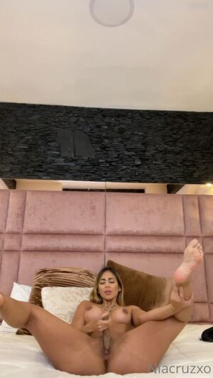 Nia Cruz Nude Photos photo 12
