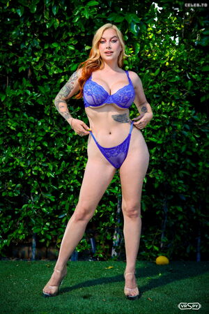 Cubbi Thompson Nude Photos photo 190