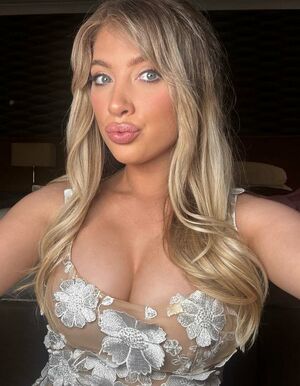 Kateelife Nude Photos photo 10