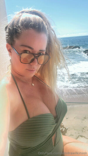 Kendra Wilkinson Nude Photos photo 15