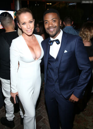 Kendra Wilkinson Nude Photos photo 236