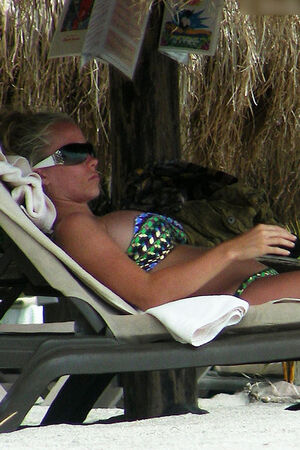 Kendra Wilkinson Nude Photos photo 244