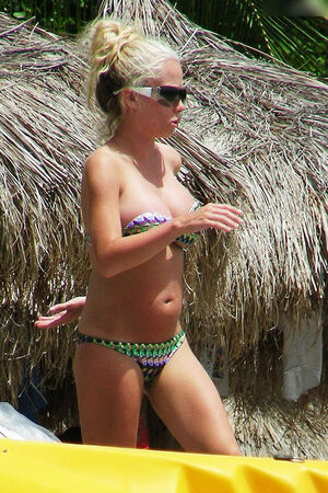 Kendra Wilkinson Nude Photos photo 245