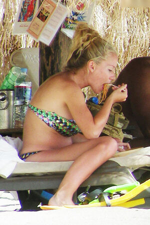 Kendra Wilkinson Nude Photos photo 251