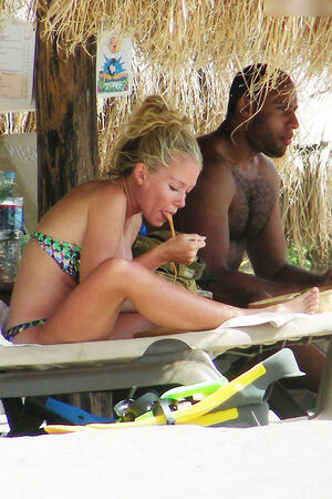 Kendra Wilkinson Nude Photos photo 255
