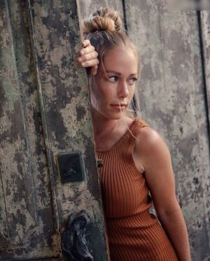 Kendra Wilkinson Nude Photos photo 273