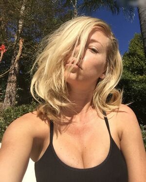 Kendra Wilkinson Nude Photos photo 290