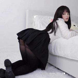 Lynie Nude Photos photo 18