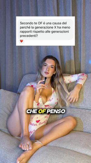 Laura Sommaruga Nude Photos photo 2