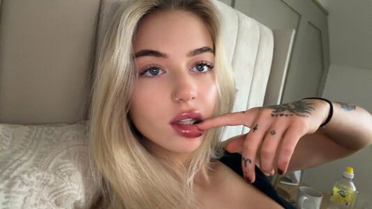 Gracie Bennett Nude Photos photo 24