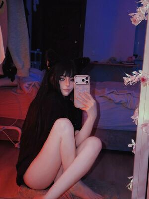Isla Moon Nude Photos photo 6