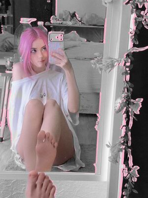 Isla Moon Nude Photos photo 13