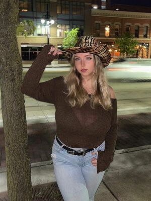 Savannah Nude Photos photo 24