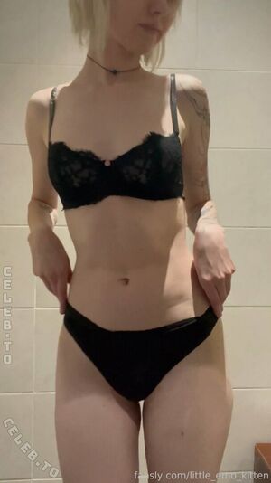 Little Emo Kitten Nude Photos photo 149
