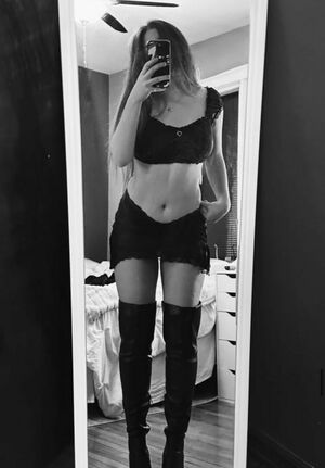 Daintybabyelle Nude Photos photo 1