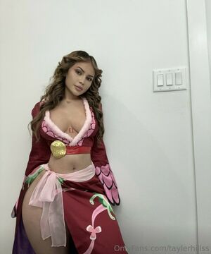 Tayler Hills Nude Photos photo 10